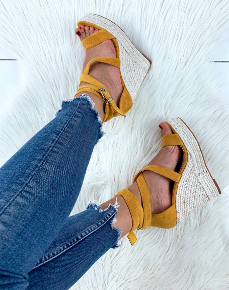 Yellow wedges